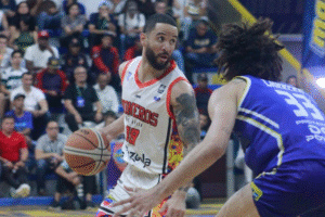 Gaiteros y Pioneros ganan en el inicio del Súper 4